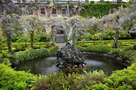 Les différents types de fontaines et bassins pour embellir votre jardin