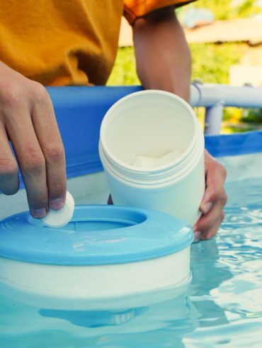 Utiliser l'acide chlorhydrique pour entretenir efficacement votre piscine