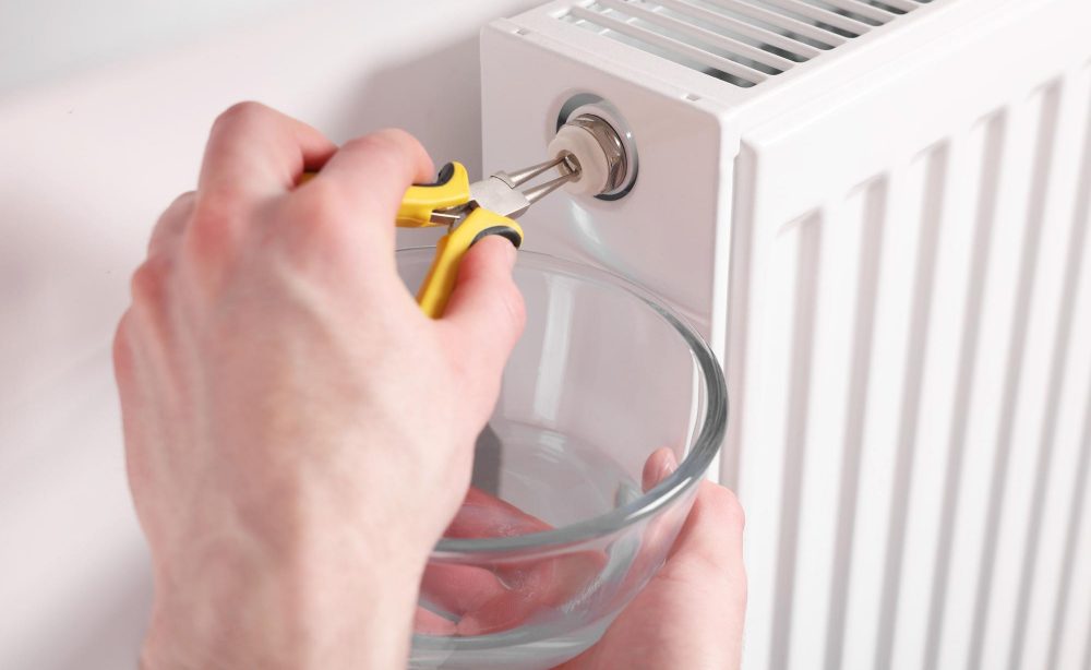 Comment purger un radiateur en fonte sans se tromper