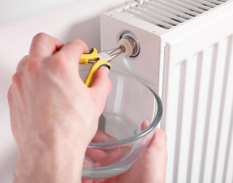 Comment purger un radiateur en fonte sans se tromper